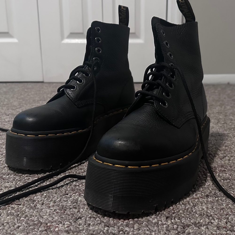 Doc Marten’s Mens/Unisex Platform Boots Size 9